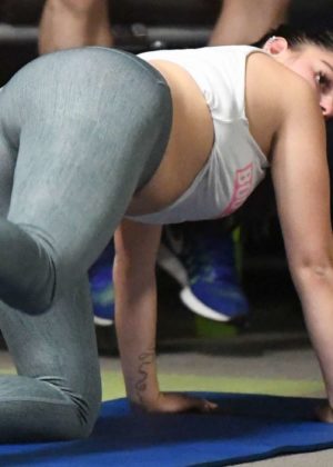 Ariel Winter - Exercises at the gym in LA